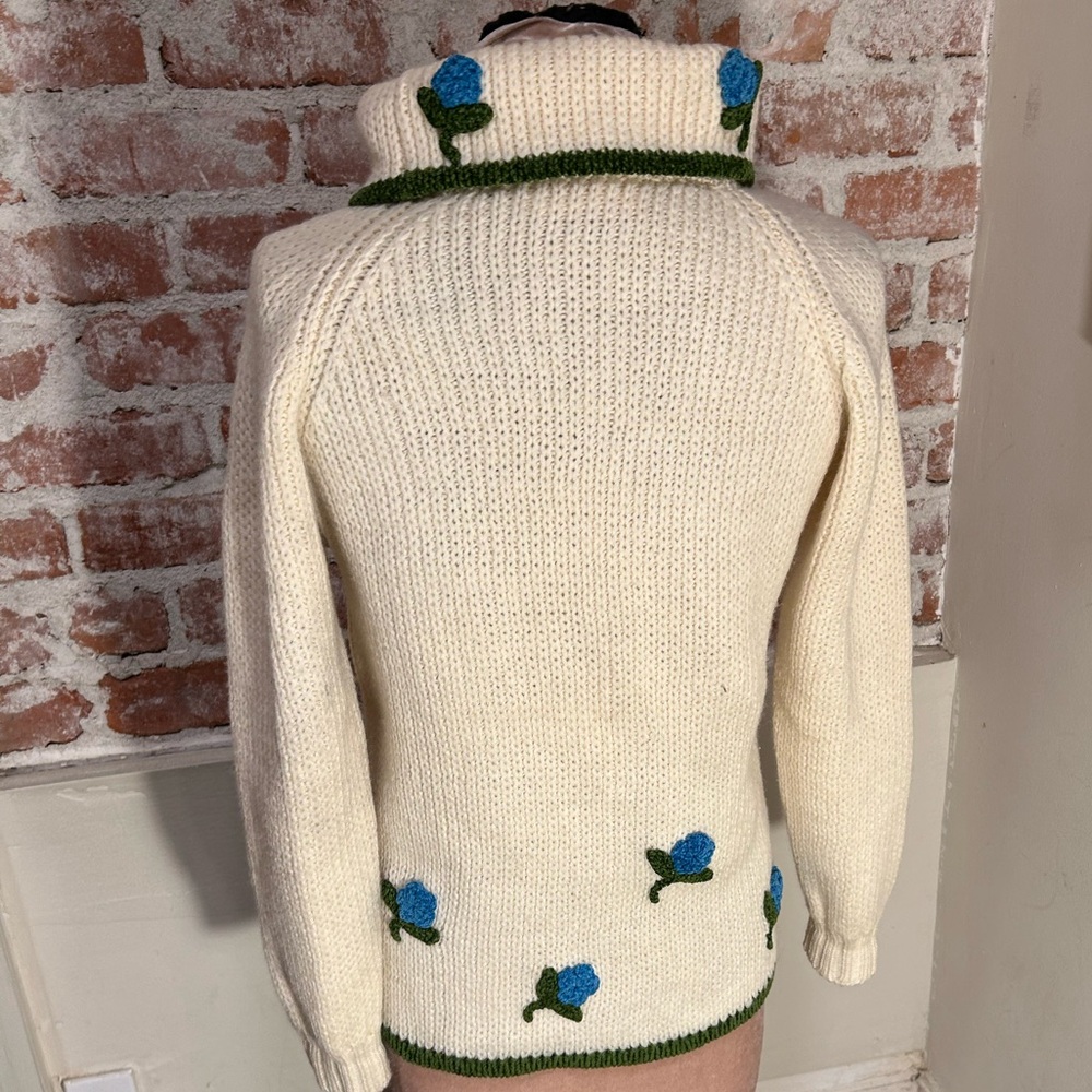 Vintage Catalina cream turtleneck crochet sweater floral embellishment - Picture 2 of 12